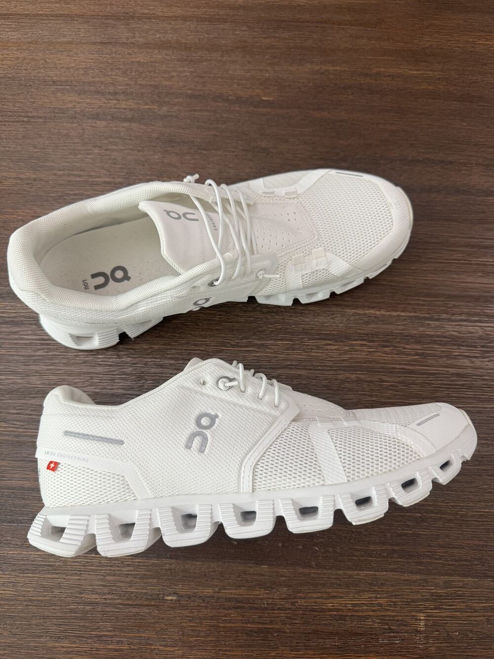 On Cloud Running Shoes Womens Size 9 White Sneakers EU 40.5 CloudTec Comfort